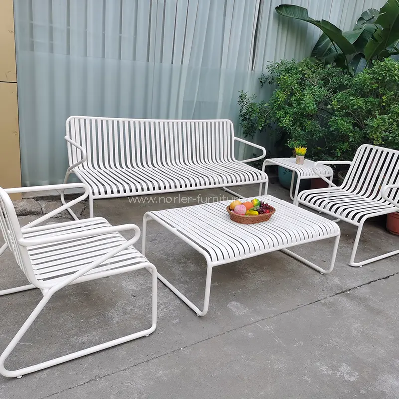 Дали може да се остават софи на отворено во зима? Дали може да се остават софи на отворено во зима?