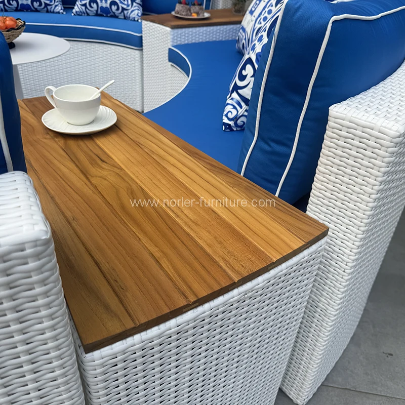 Прилагодено мебел на отворено pe rattan тросед