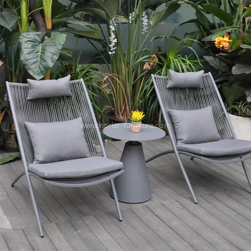 Модерен едноставен ткаени балкон сет на отворено