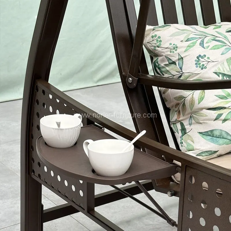 Надворешен алуминиумски замав со пролеани соларни светла